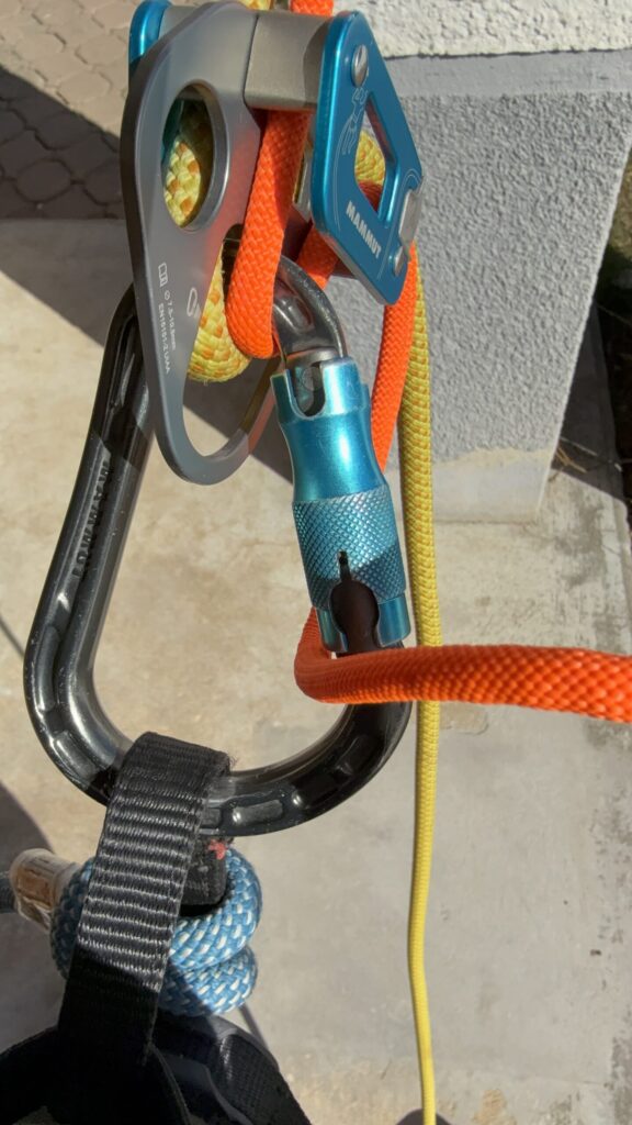 rappel cordelette statique mise en place cordelette 4.jpeg